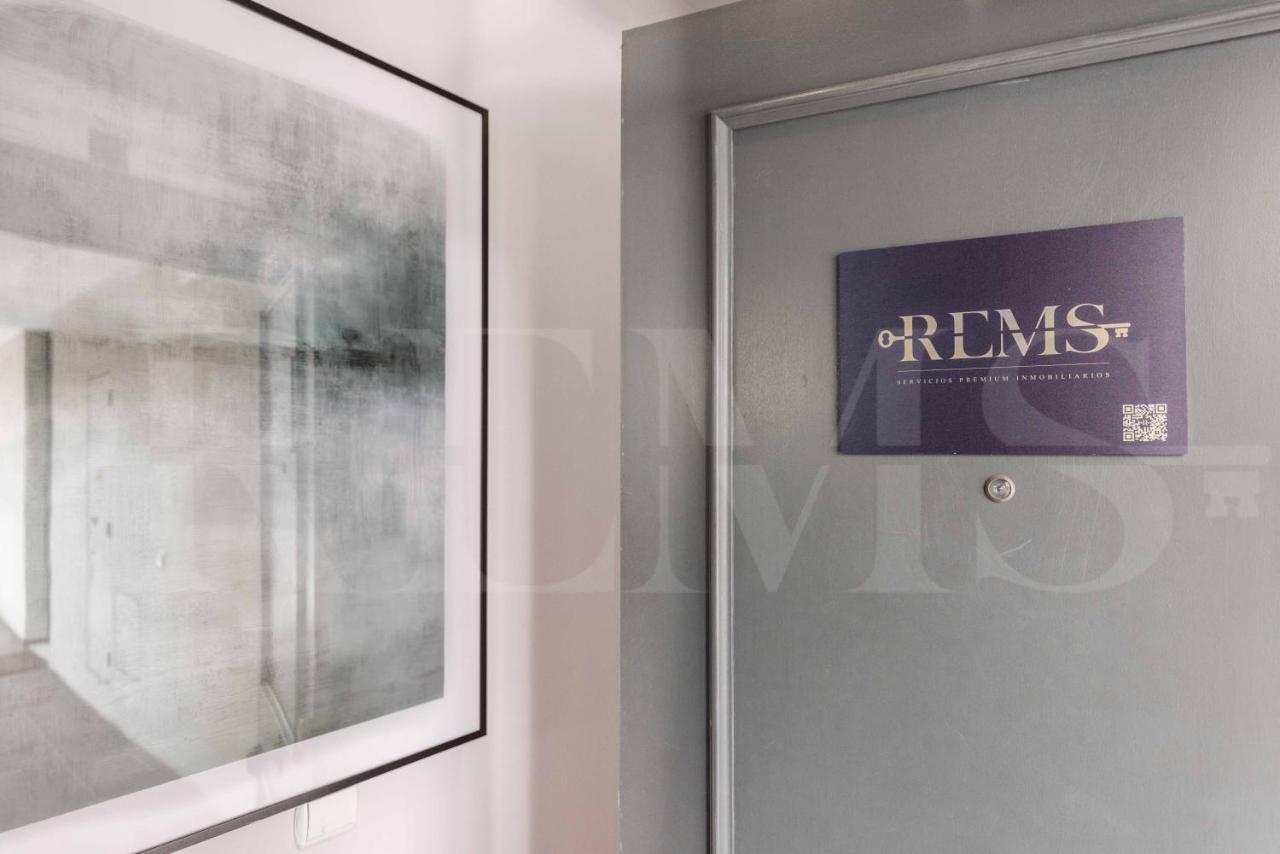 Inviting Apartment In The Heart Of Malaga By Rems Esterno foto